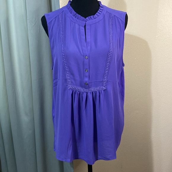 Loft lace trim mixed media sleeveless shell - Picture 2 of 7